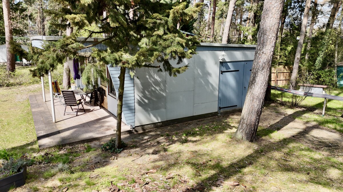Bungalow - Seitenansicht Schuppen
