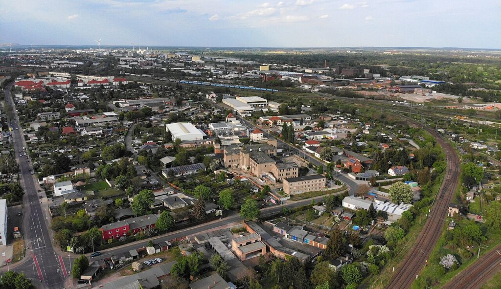 Luftaufnahme der Neuen Neustadt in Magdeburg, Archivaufnahme vom Mai 2022.